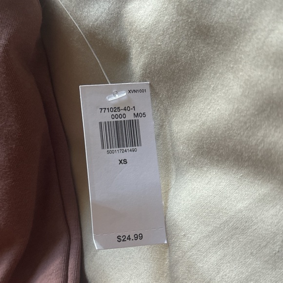 ⭐️ NEW WITH TAGS ⭐️ - Picture 3 of 3